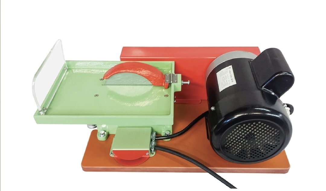 Highland Park 6 inch trim saw with rugged cast aluminum cutting deck and tank and 1/2 HP 110V motor. - Image 3